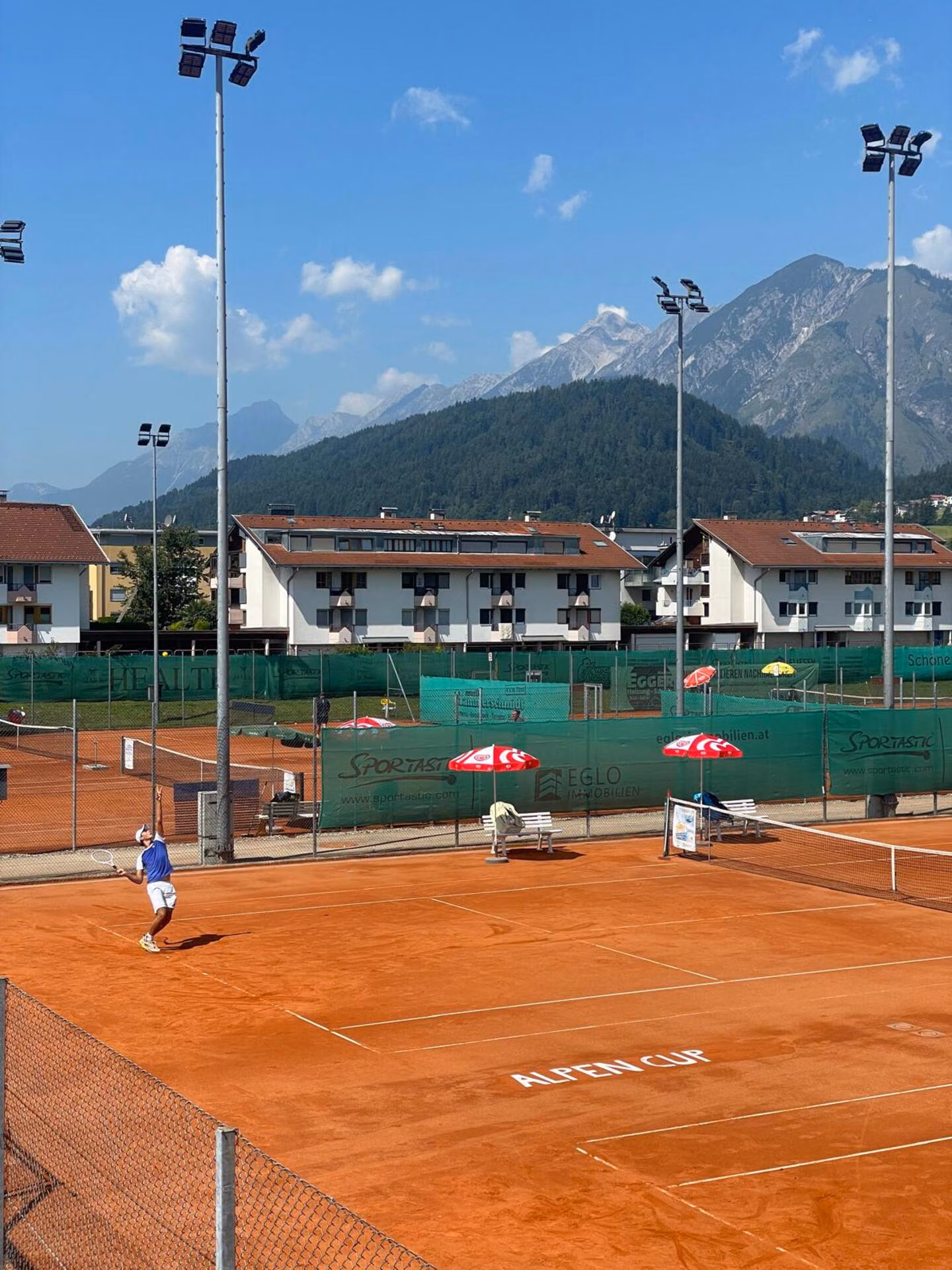 Tennisanlage des Tennisklub Wattens mit Blick auf die Berge